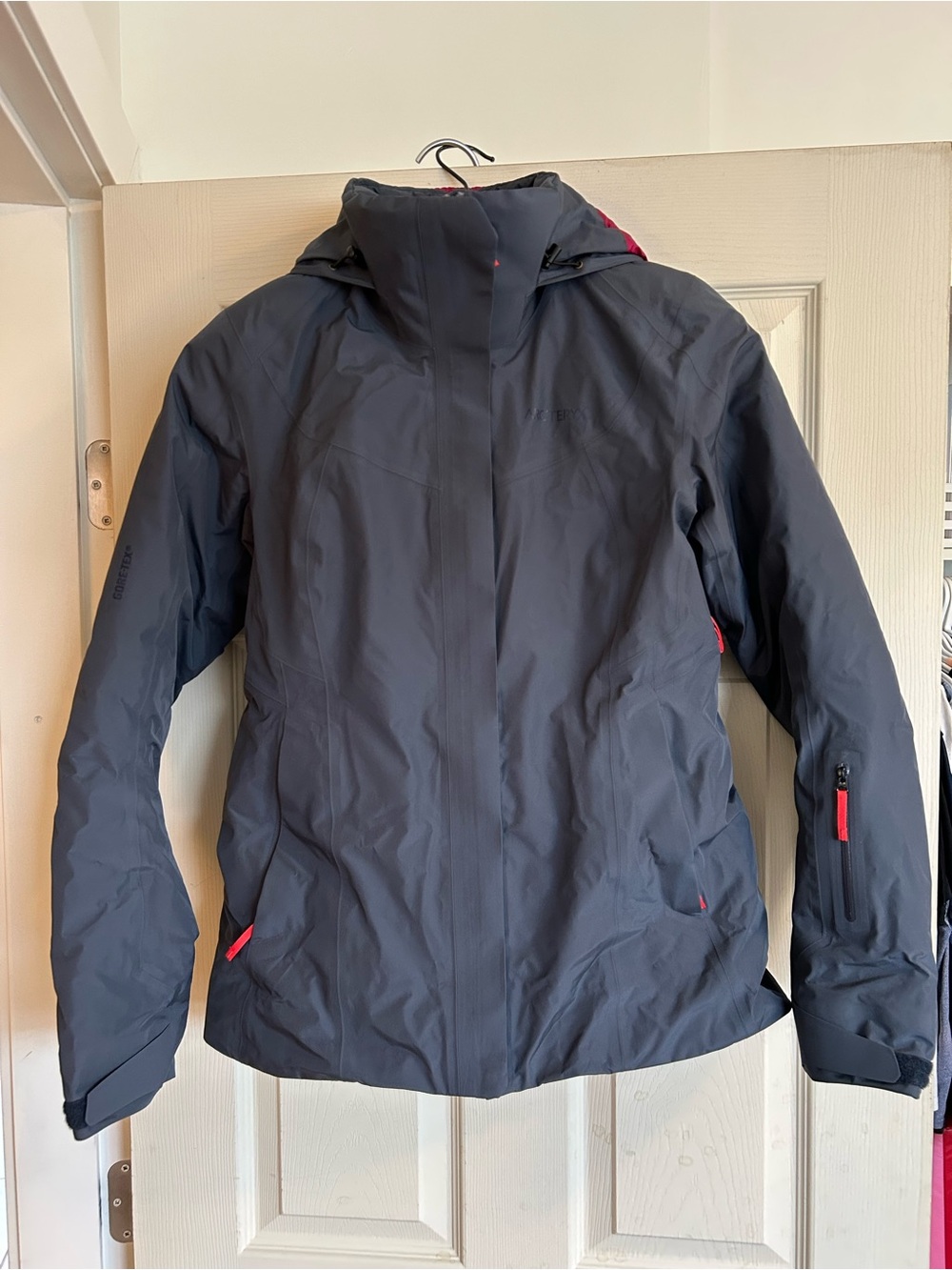 Arc'teryx Women's Charcoal gore Tex shell with 800fill down jacket